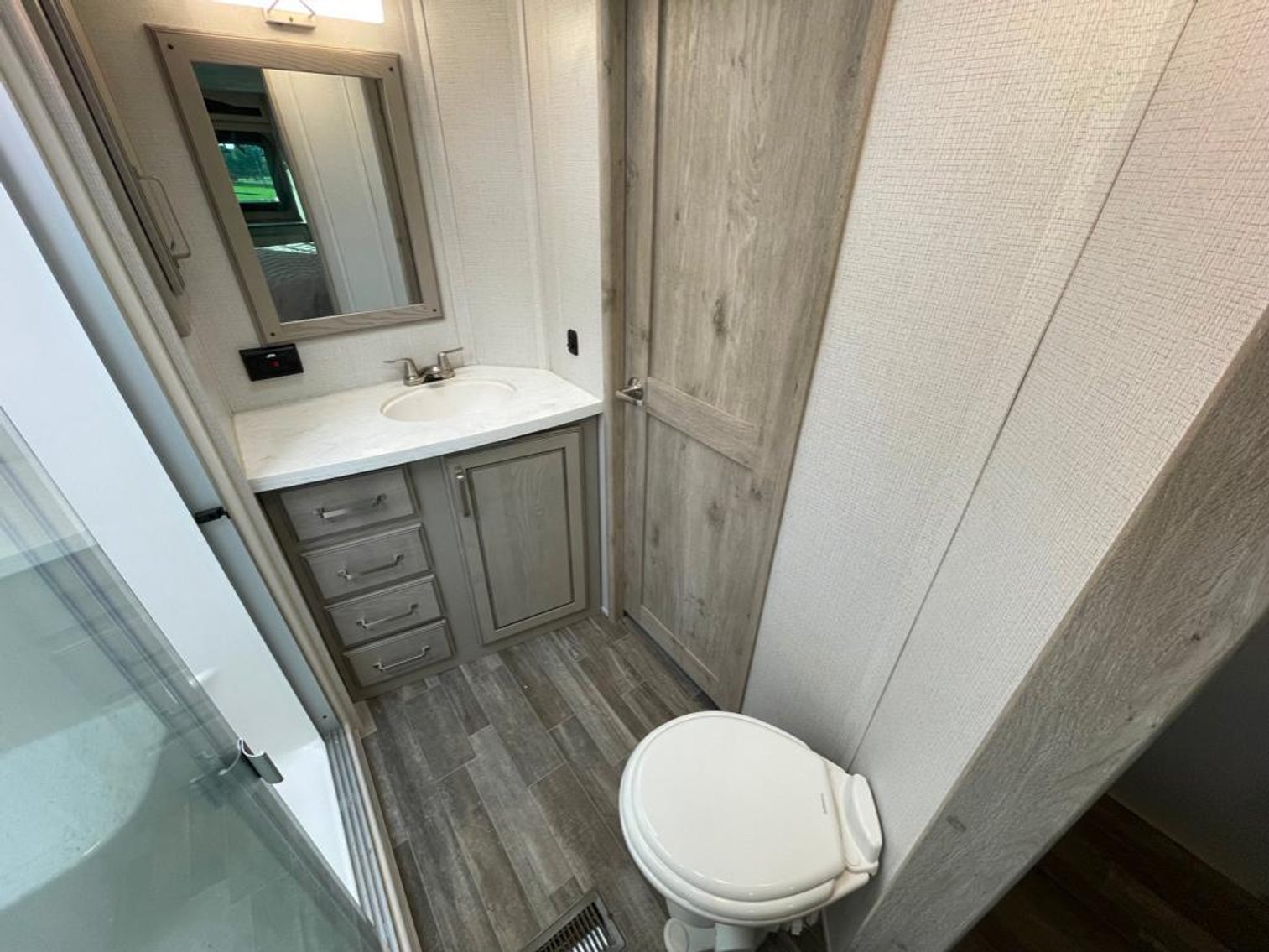 Image for 2021 Keystone Alpine 3650 RL Fifth Wheel!! ONLINE ONLY AUCTION!