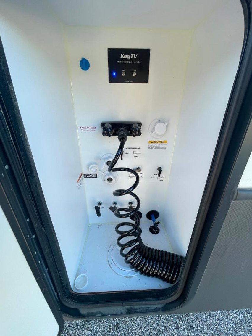 Image for 2021 Keystone Alpine 3650 RL Fifth Wheel!! ONLINE ONLY AUCTION!