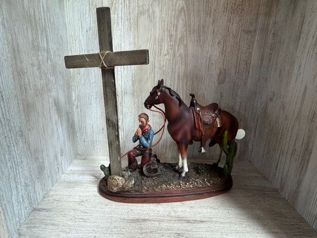 Image for FURNITURE, ARTWORK AND HOUSEHOLD ITEMS ONLINE ONLY AUCTOIN