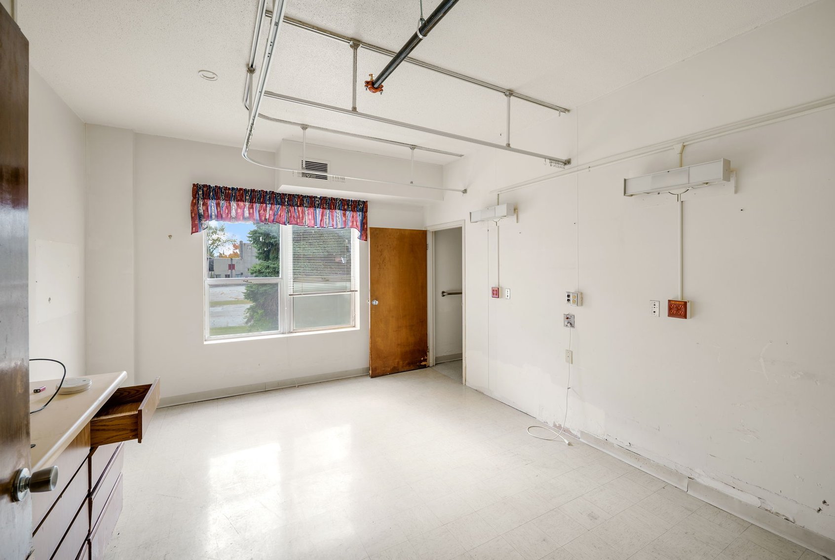 Image for MINIMUM BID AUCTION $199,000! 2051 Collingwood