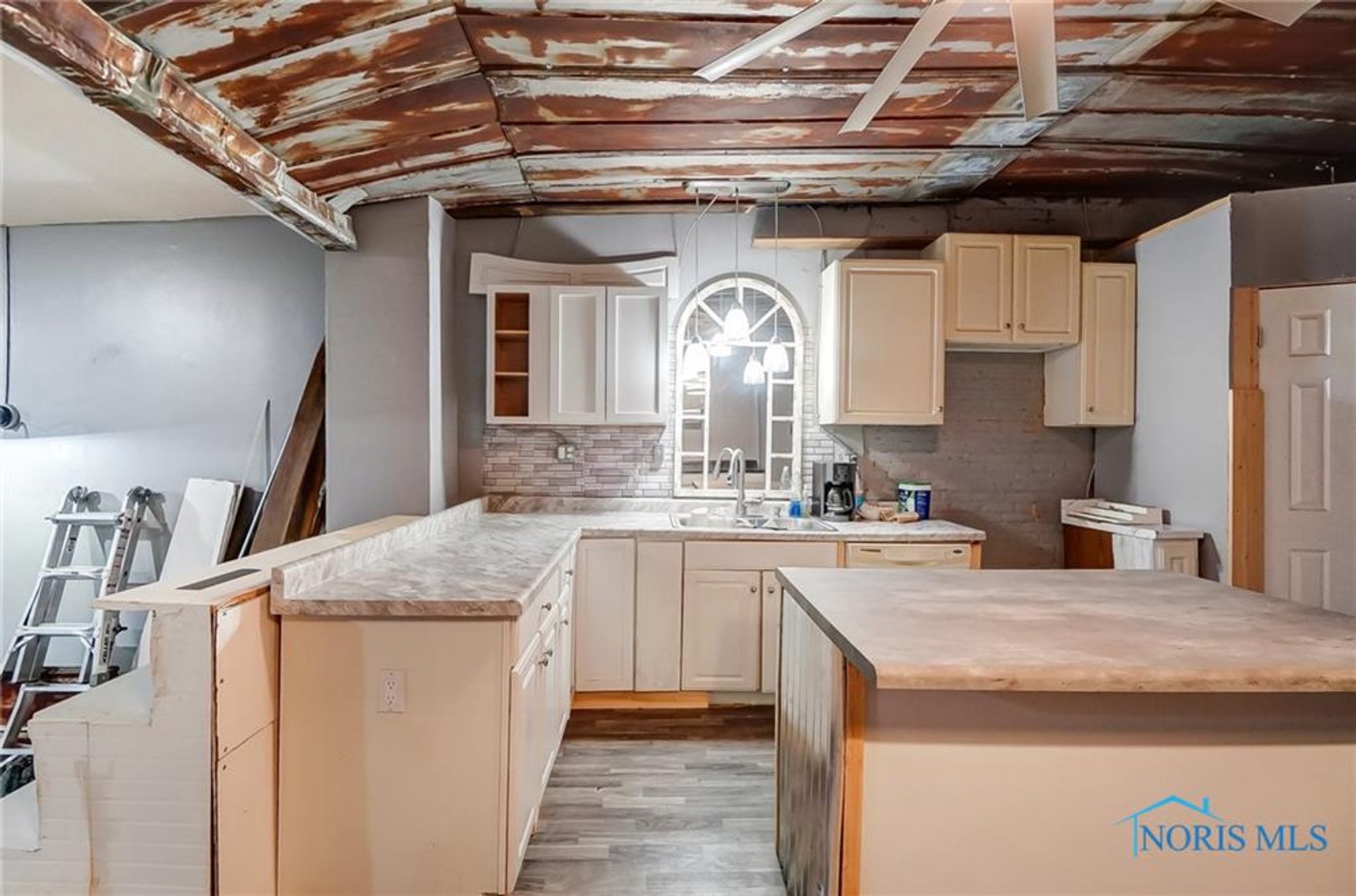 Image for MINIMUM BID AUCTION $99,000! 121 N Fulton St