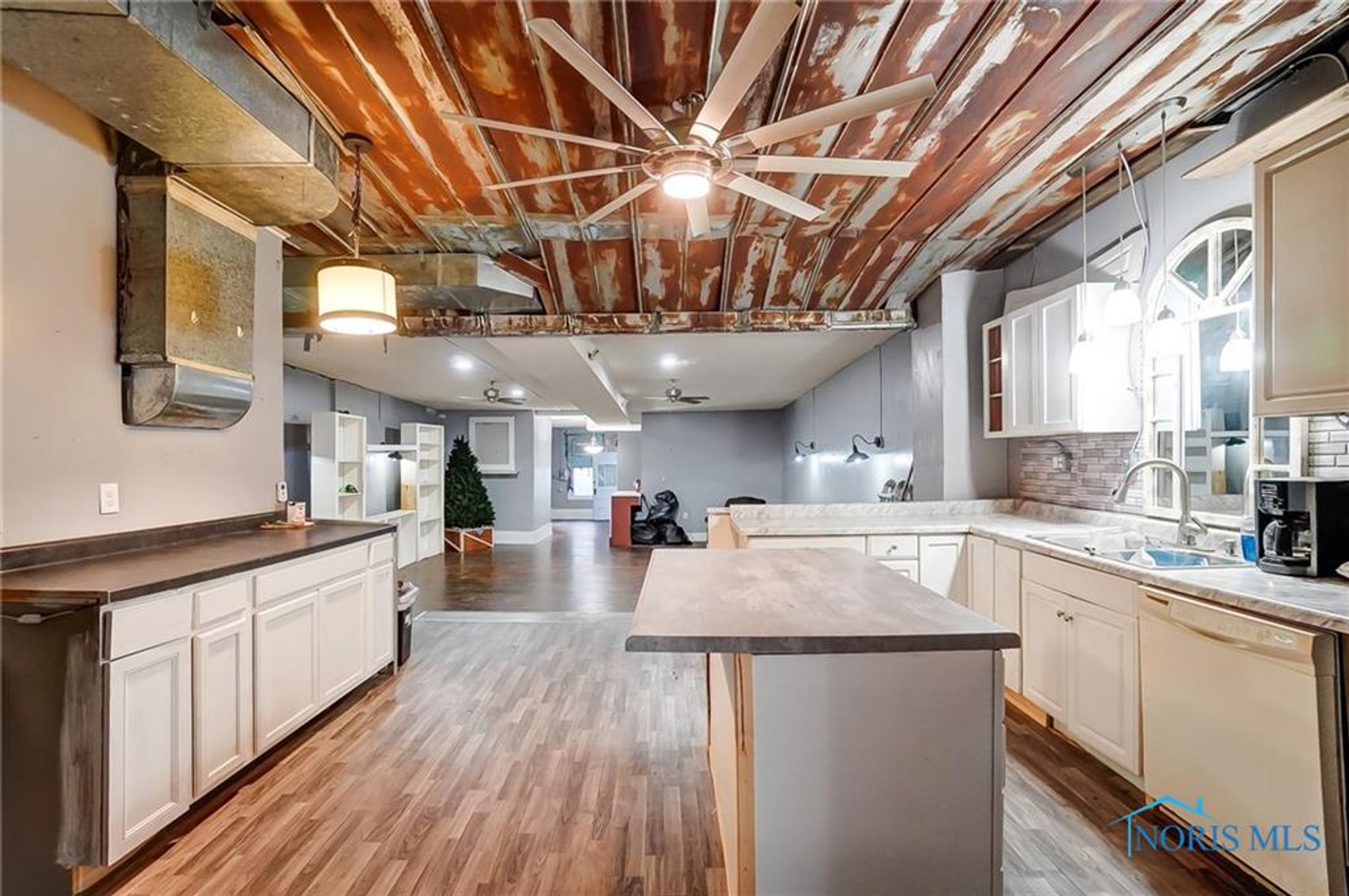 Image for MINIMUM BID AUCTION $99,000! 121 N Fulton St