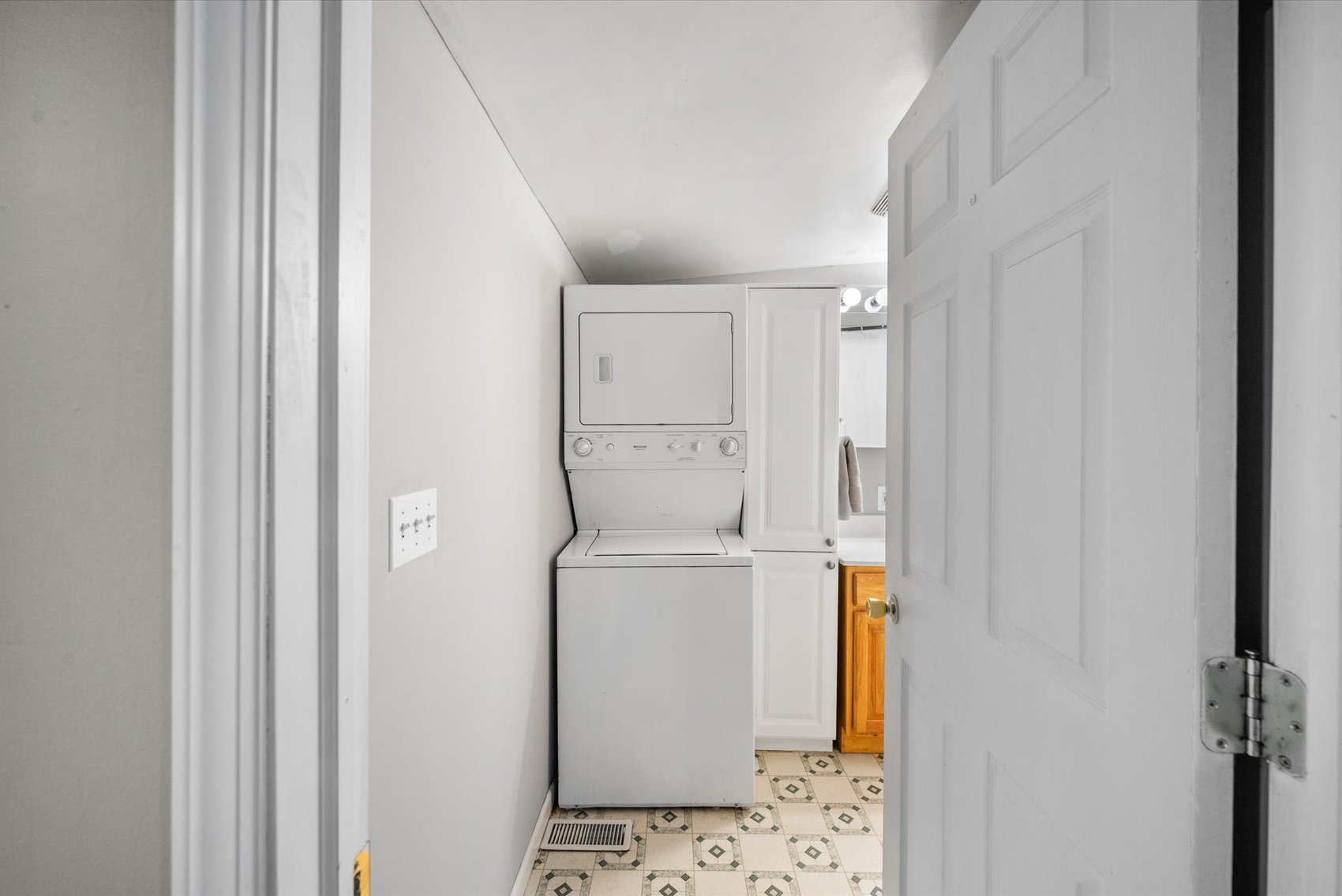 Image for MINIMUM BID AUCTION $170,000! 111 East St.