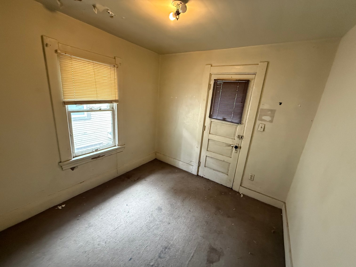 Image for MINIMUM BID AUCTION $50,000! 2369 Lawrence Ave