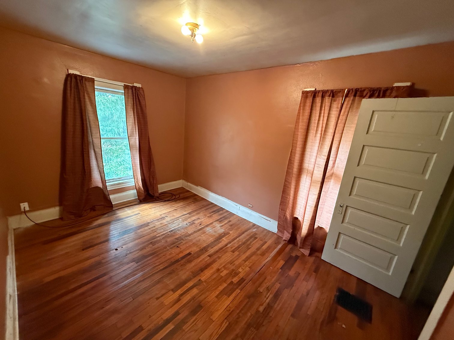 Image for MINIMUM BID AUCTION $50,000! 2369 Lawrence Ave