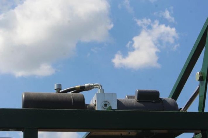 Image for Arrowquip 1040LV Q-Power Hyd Chute w/ Vet Cage