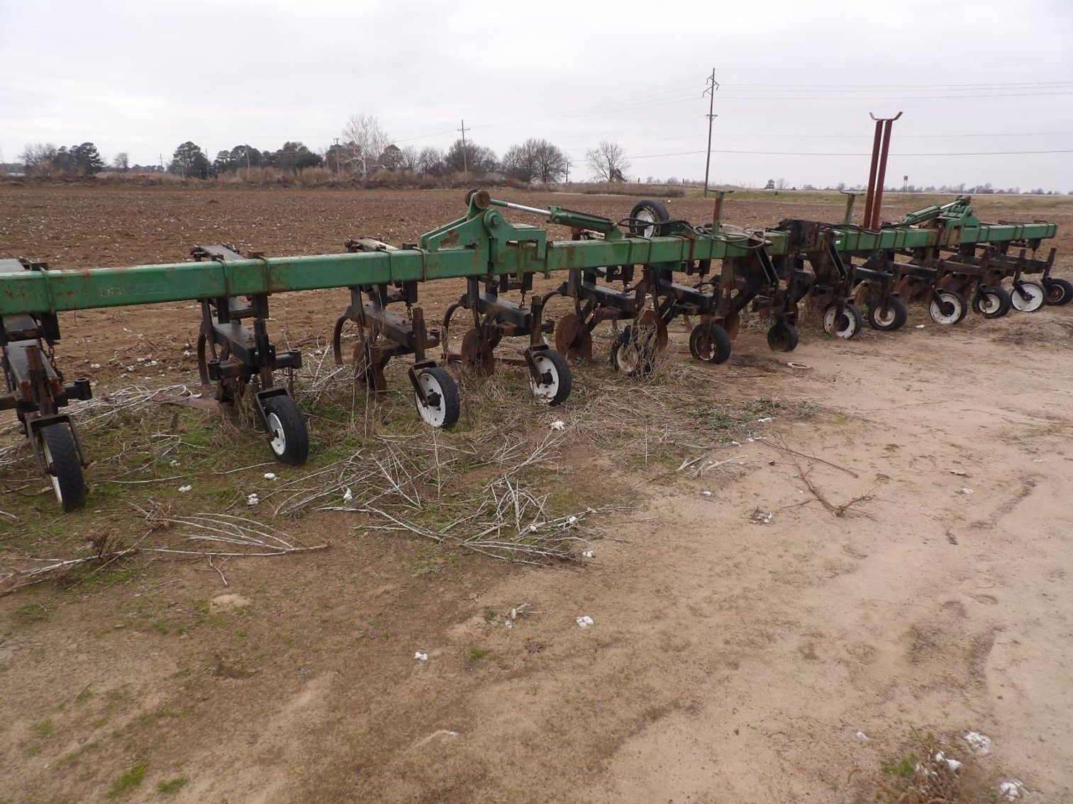 Image for Alvis Snider Estate Farm Equipment Auction