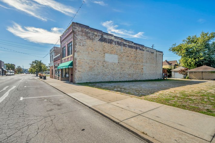Image for 6050 SF Mixed-Use Retail / 2BR Apartment