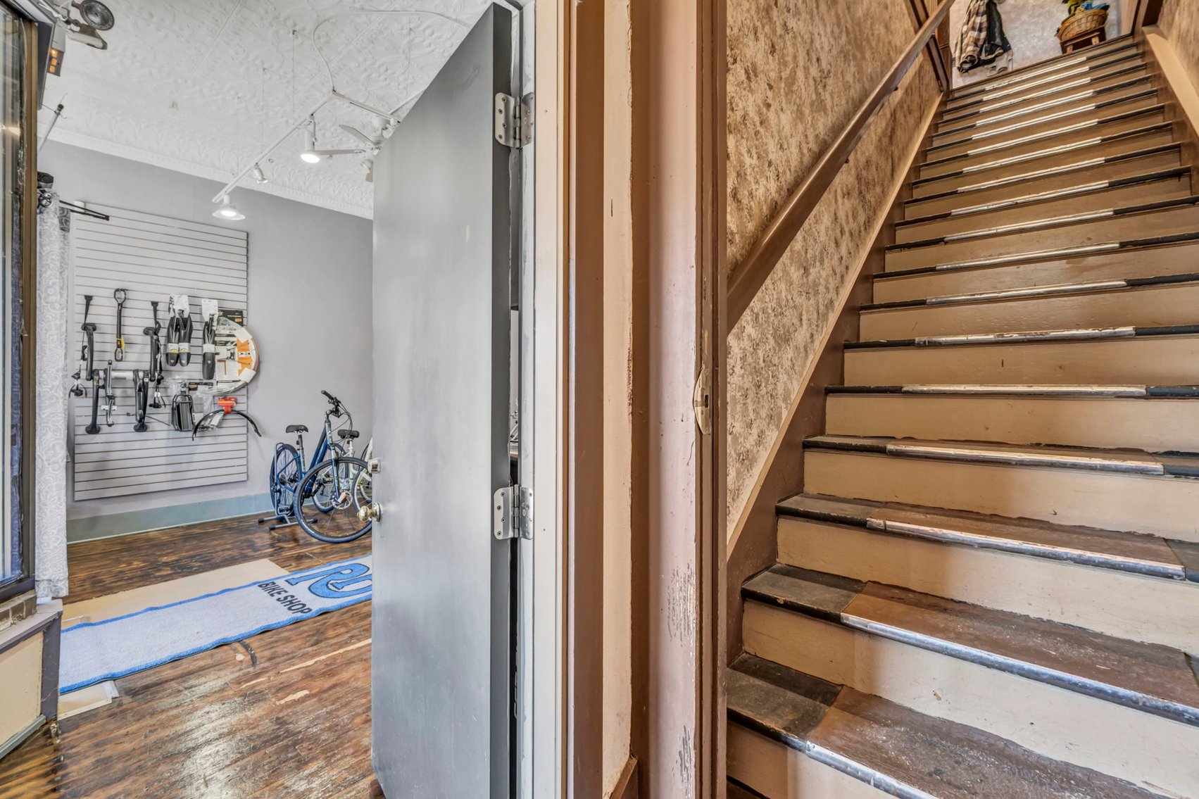 Image for 6050 SF Mixed-Use Retail / 2BR Apartment