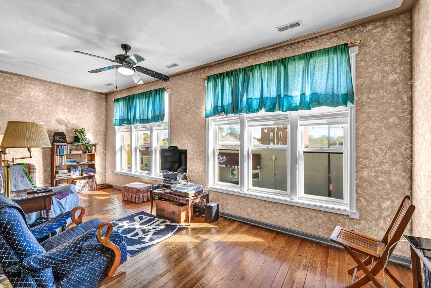 Image for 6050 SF Mixed-Use Retail / 2BR Apartment