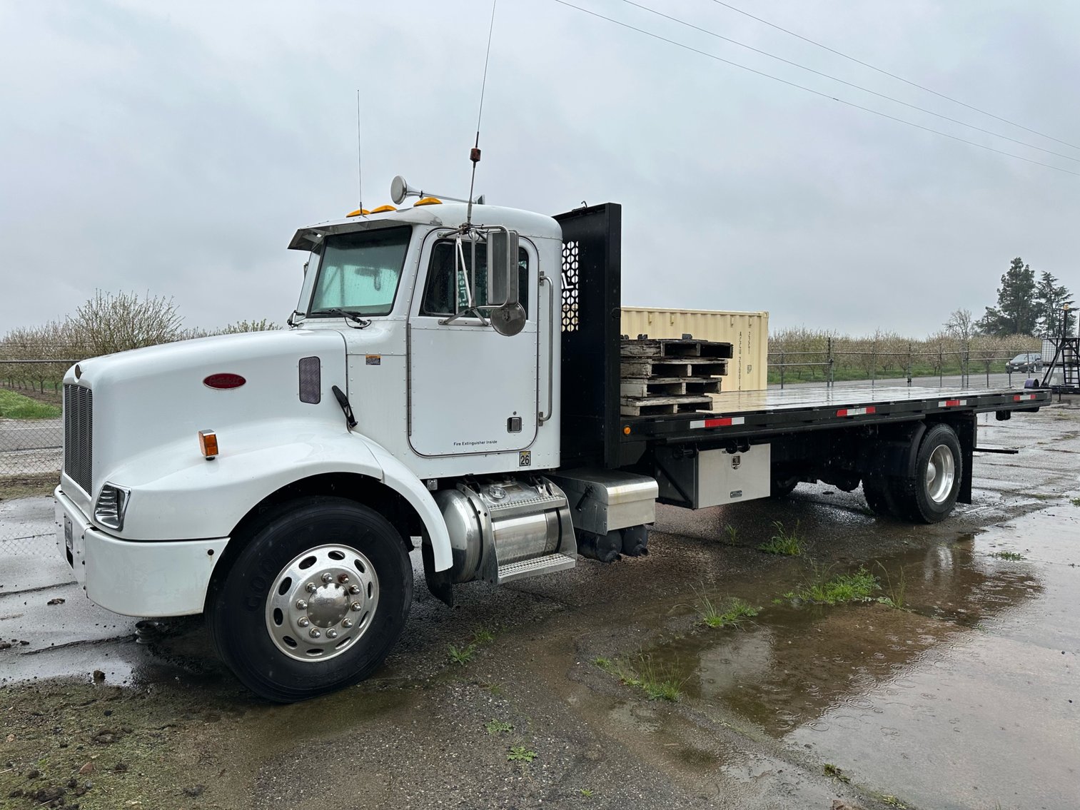 Image for 2004 Peterbilt 330 S/A Flatbed Truck