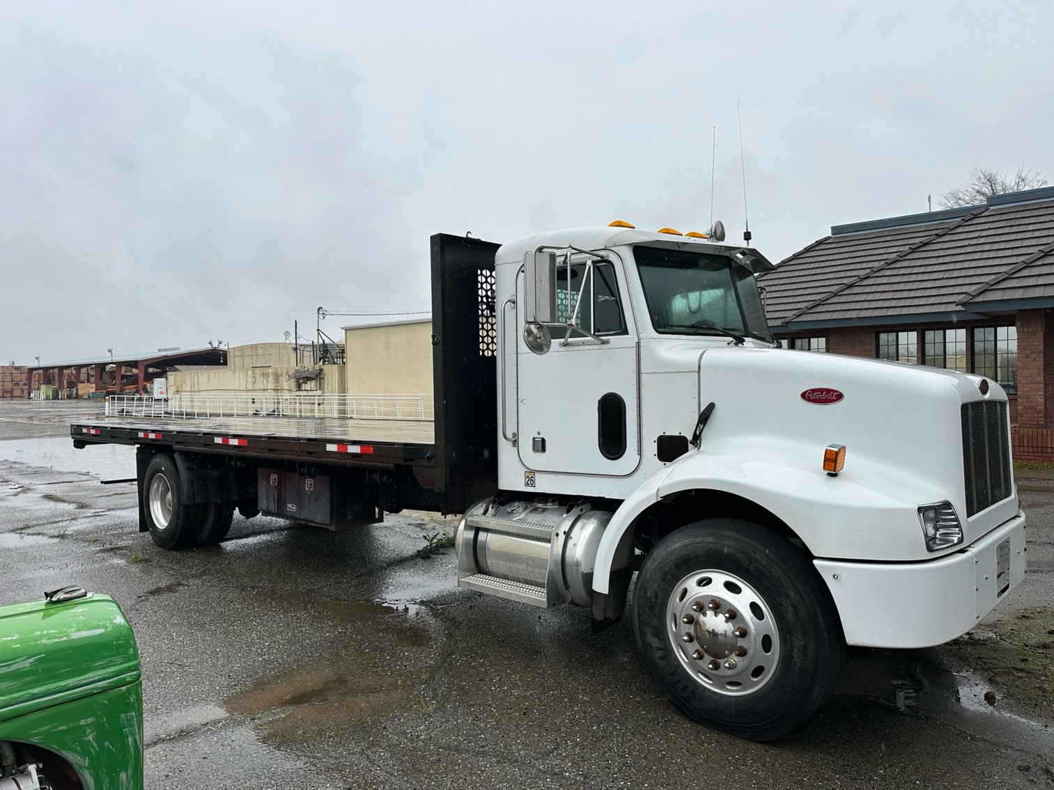 Image for 2004 Peterbilt 330 S/A Flatbed Truck