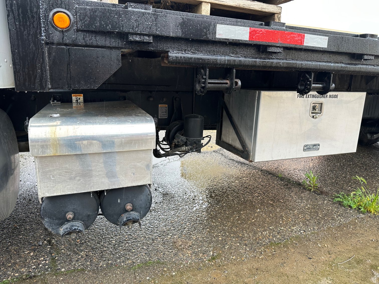 Image for 2004 Peterbilt 330 S/A Flatbed Truck