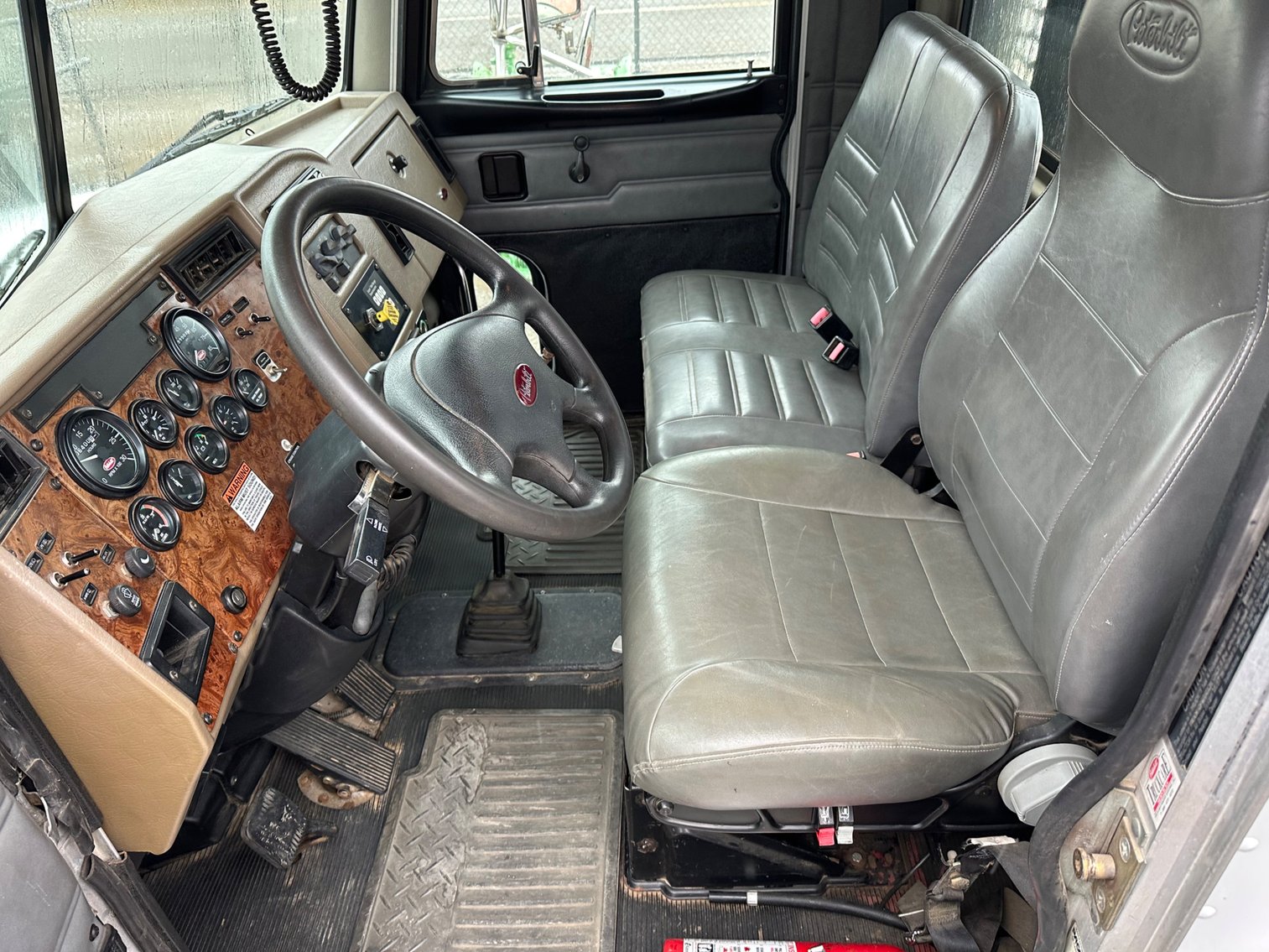 Image for 2004 Peterbilt 330 S/A Flatbed Truck