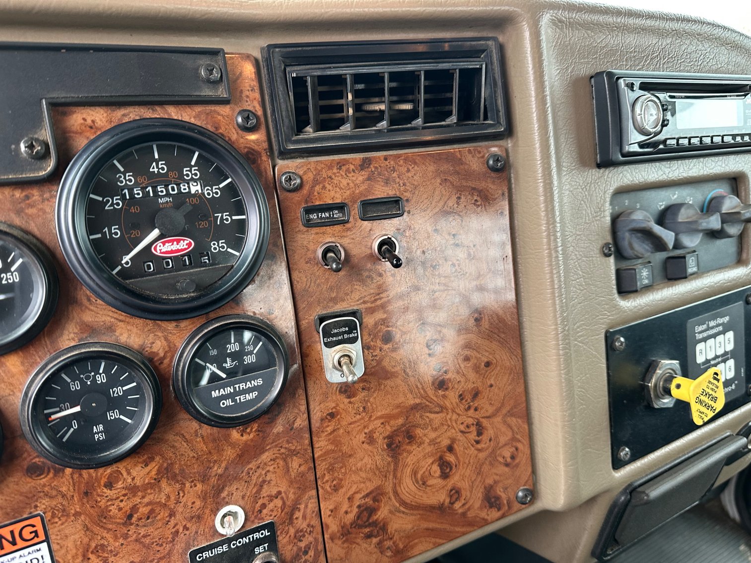 Image for 2004 Peterbilt 330 S/A Flatbed Truck