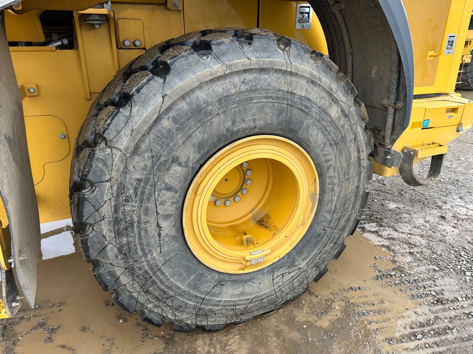 Image for 2020 John Deere 744L