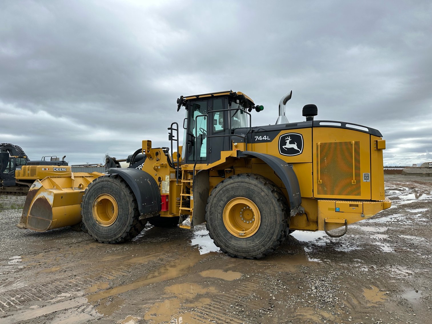 Image for 2020 John Deere 744L