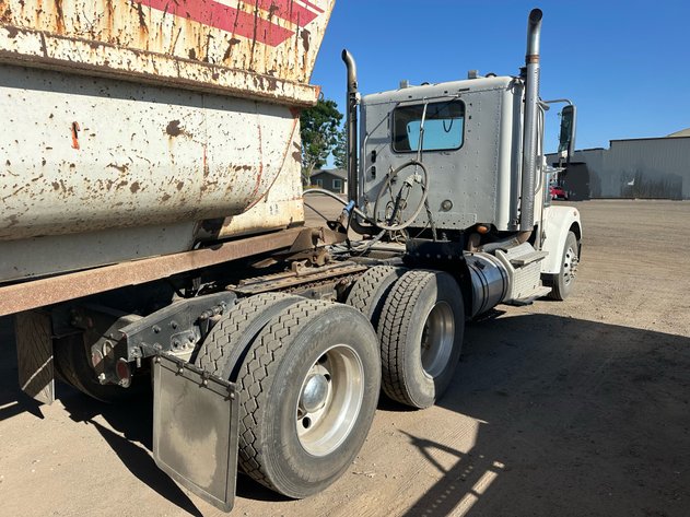 Image for 2011 Freightliner Coronado 122SD