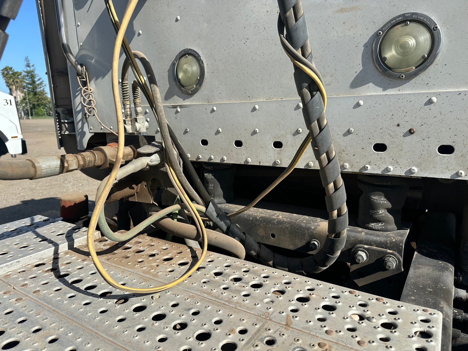 Image for 2011 Freightliner Coronado 122SD