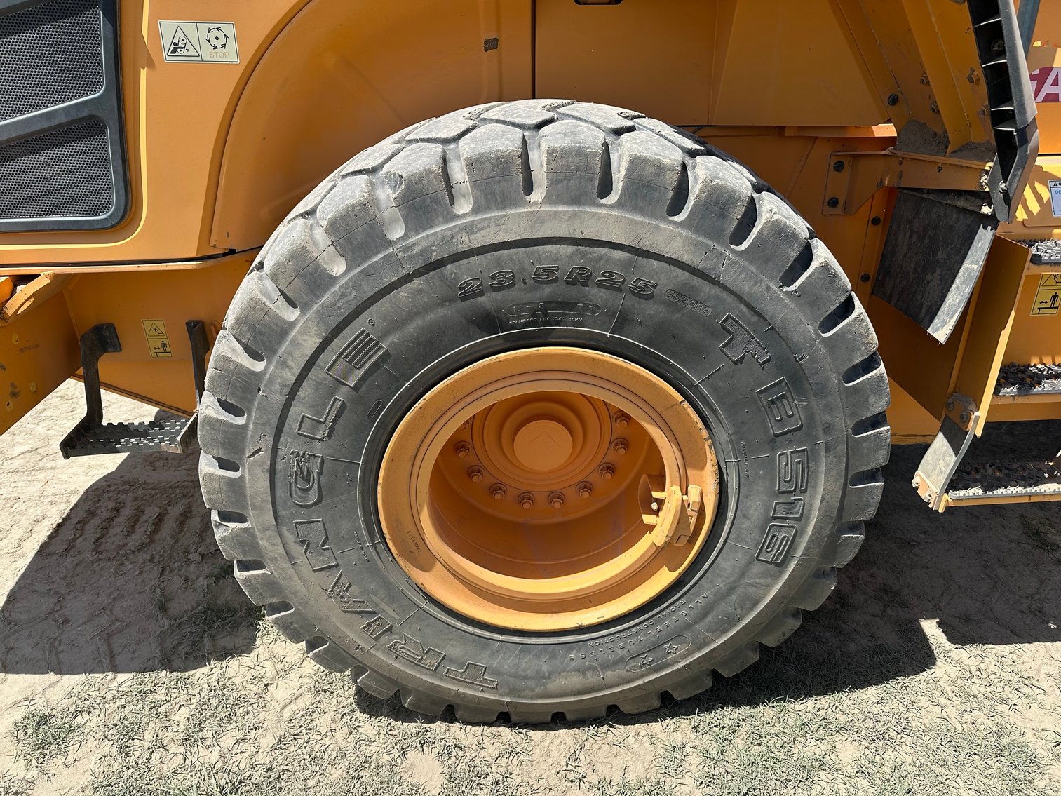 Image for 2016 Hyundai HL960