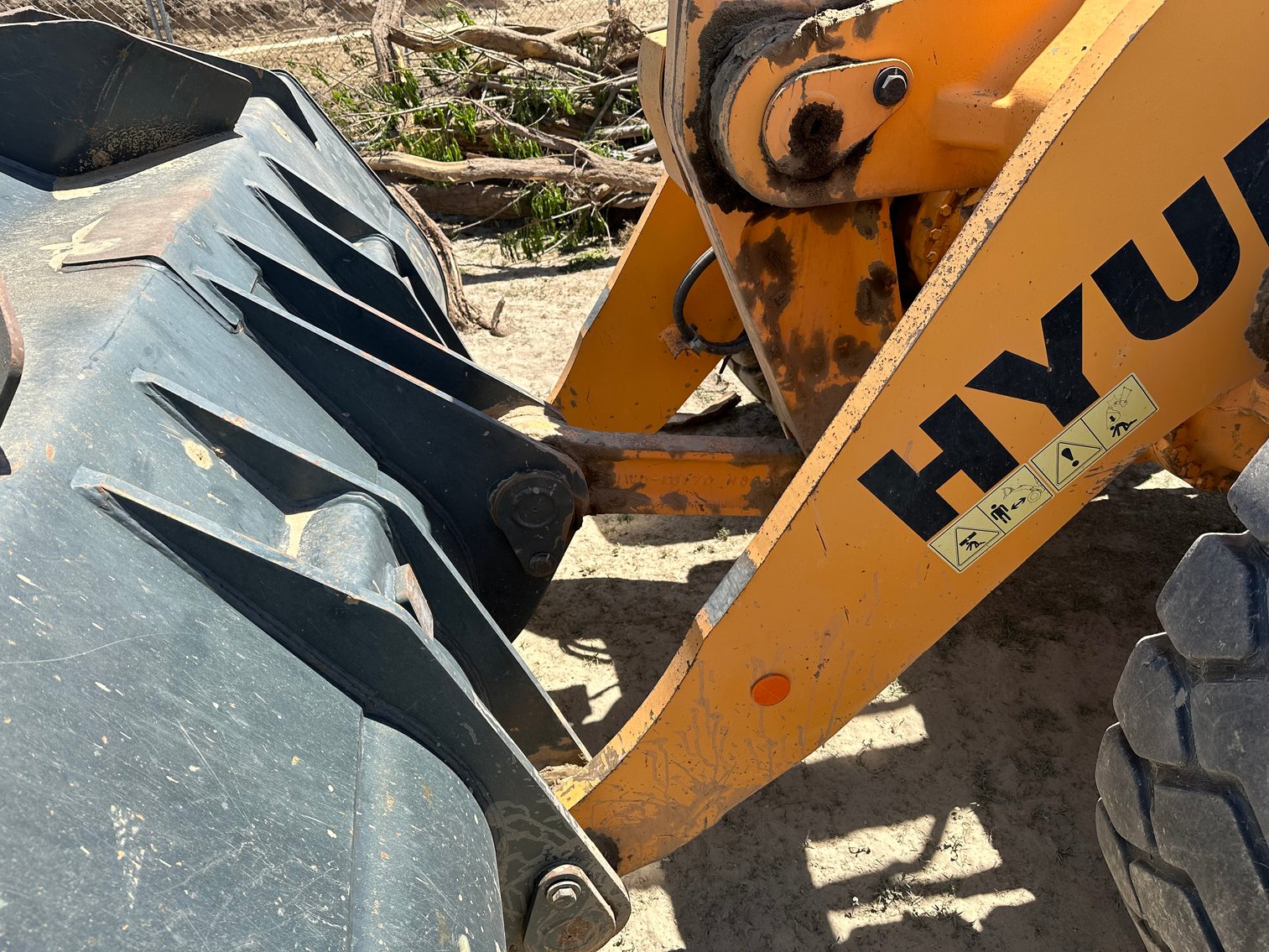 Image for 2016 Hyundai HL960