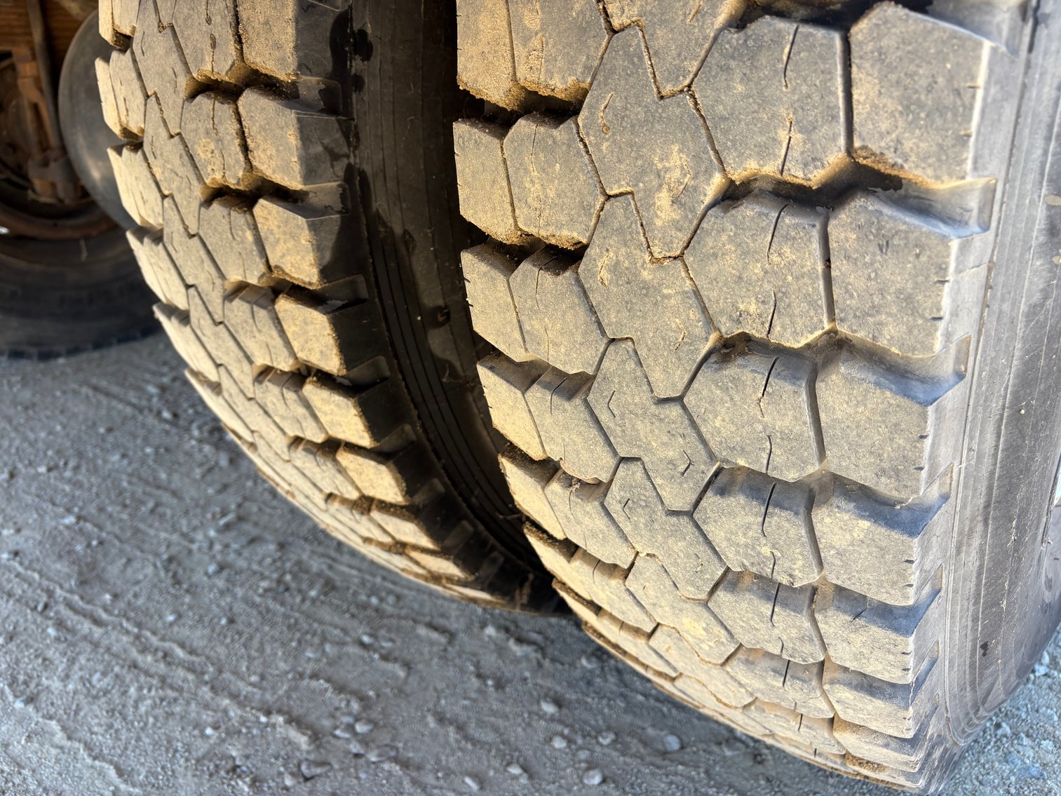 Image for 1998 Ford F700 Bucket Truck