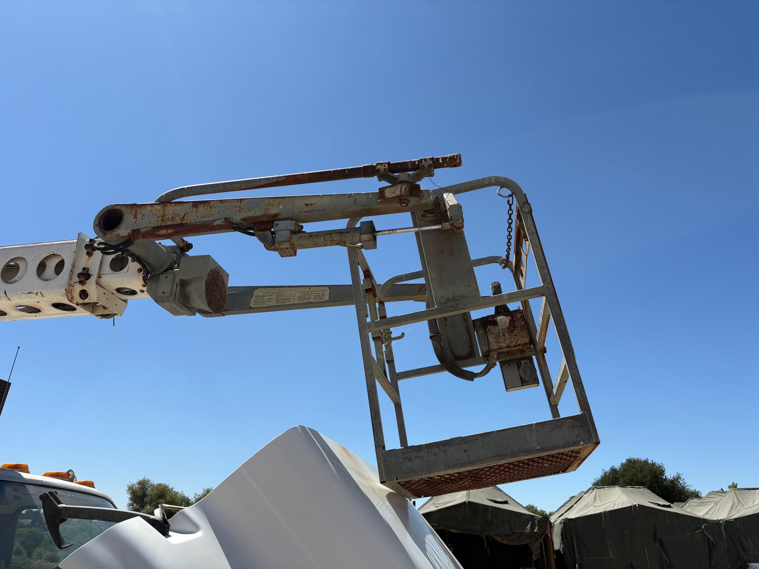 Image for 1998 Ford F700 Bucket Truck