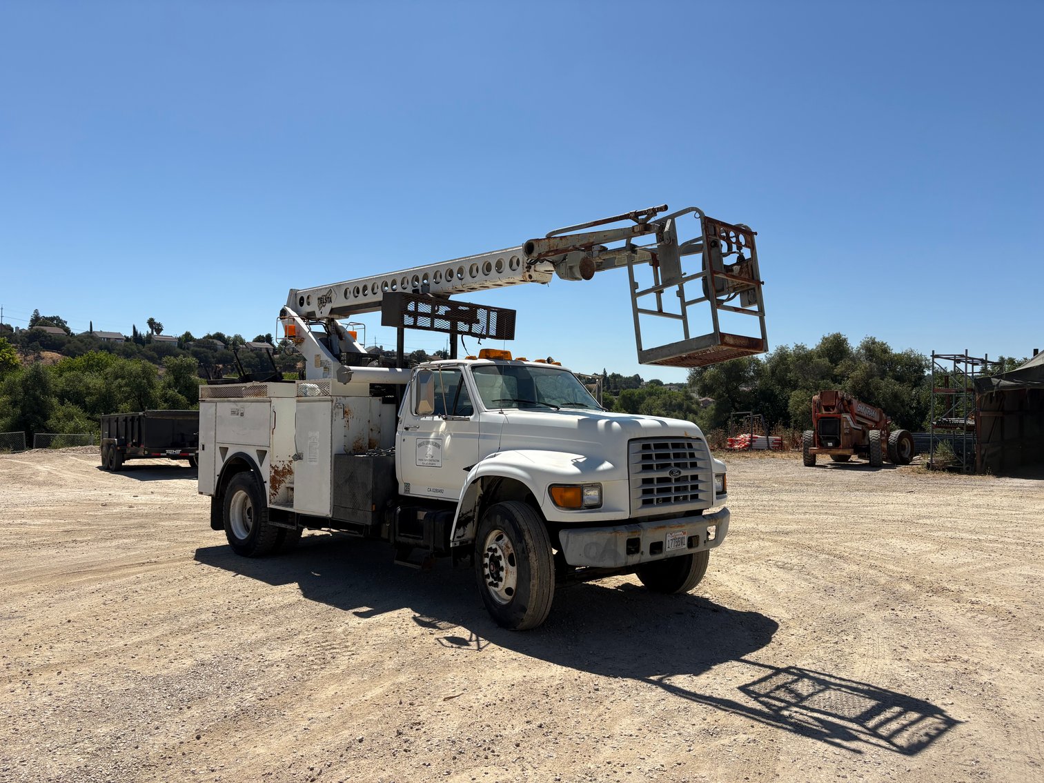 Image for 1998 Ford F700 Bucket Truck