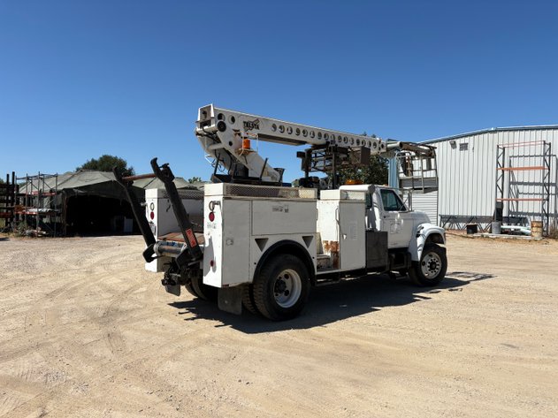 Image for 1998 Ford F700 Bucket Truck