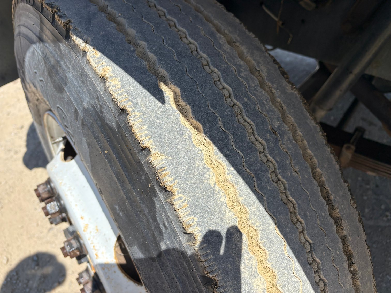 Image for 1998 Ford F700 Bucket Truck