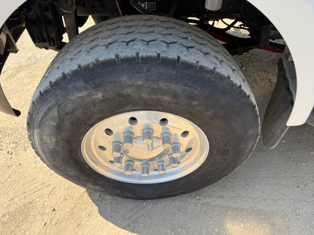 Image for 2012 Peterbilt 348 T/A Roll-Off Truck