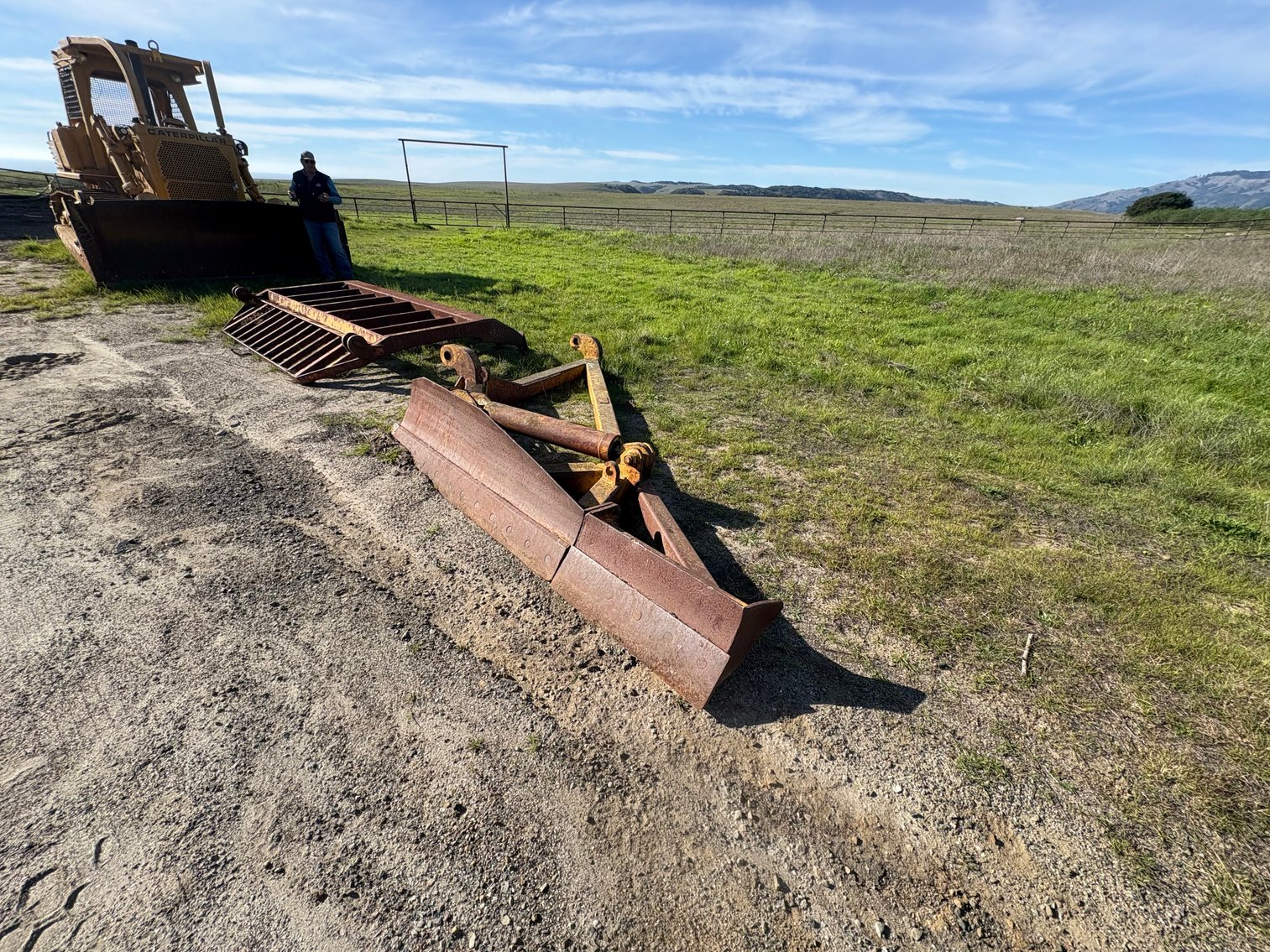 Image for Cat D7G w/ Brush Rake