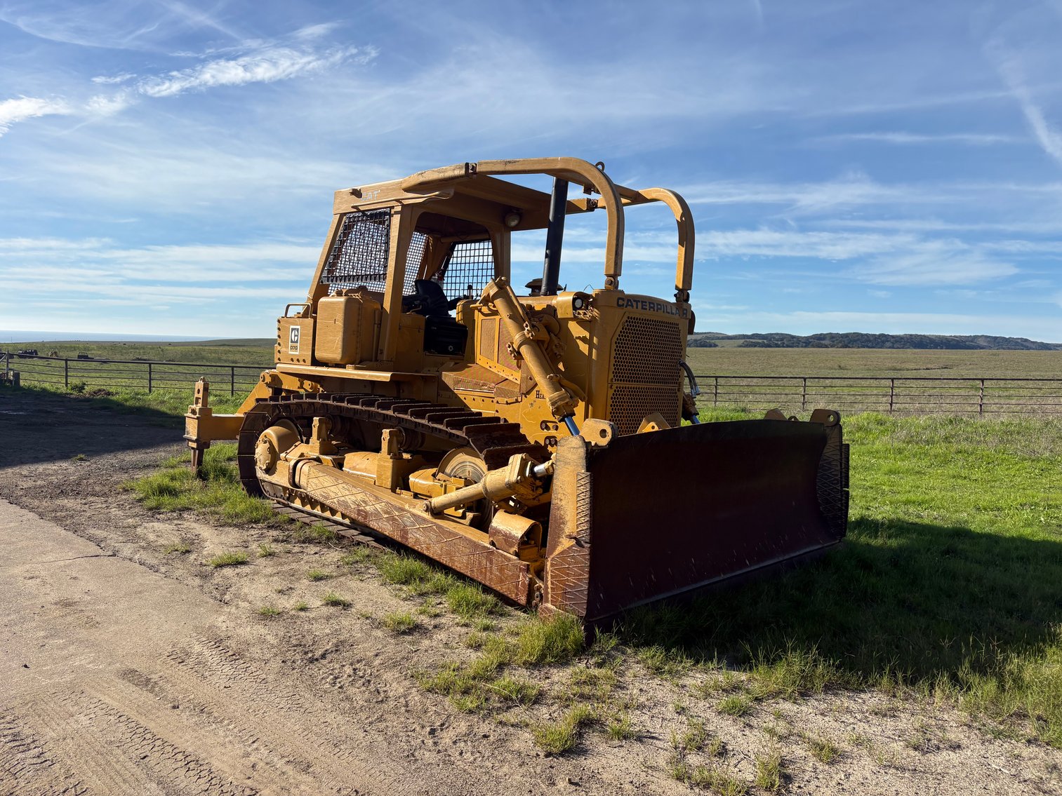 Image for Cat D7G w/ Brush Rake