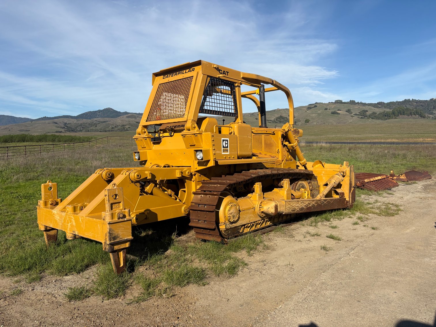 Image for Cat D7G w/ Brush Rake
