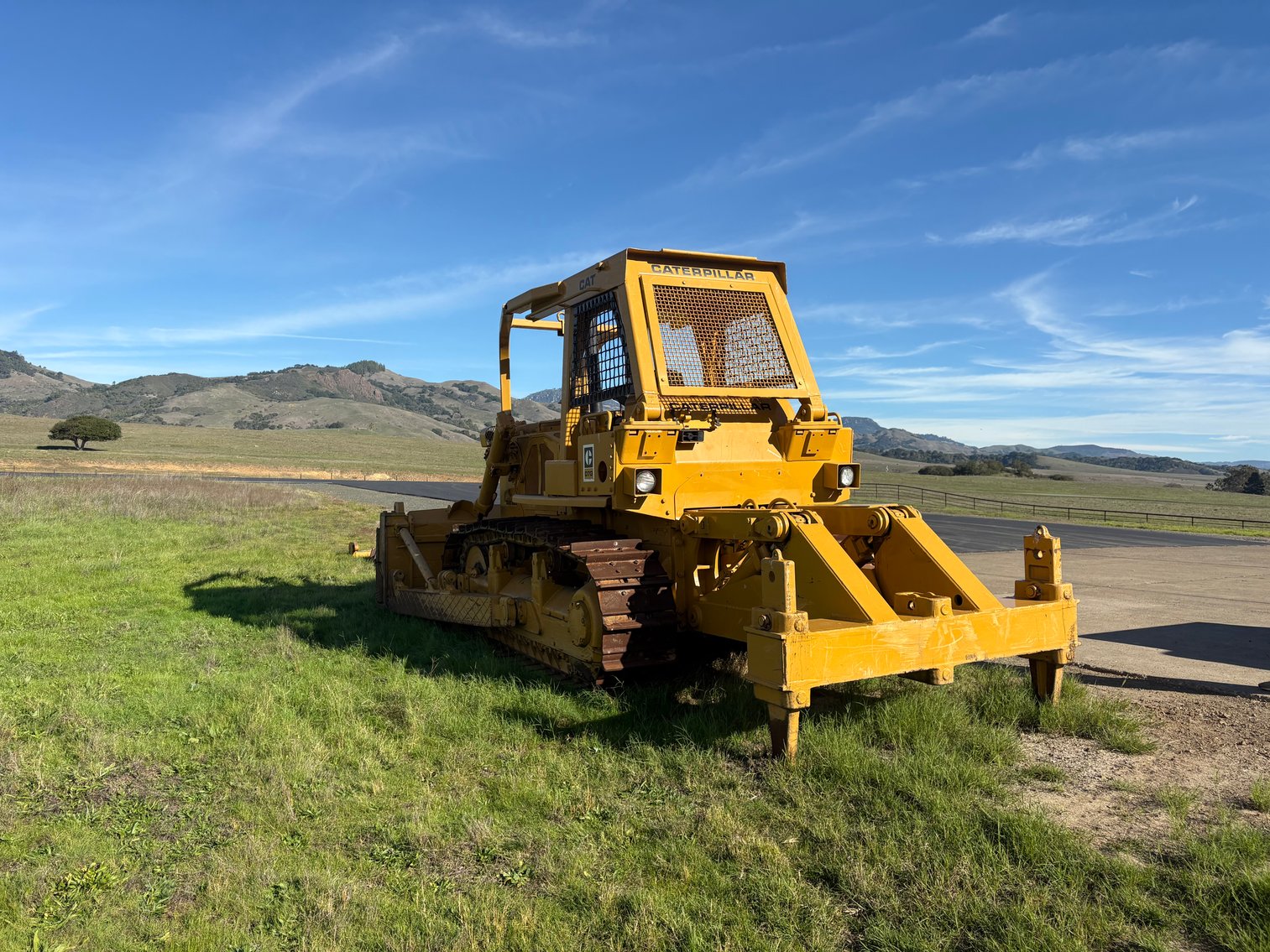 Image for Cat D7G w/ Brush Rake