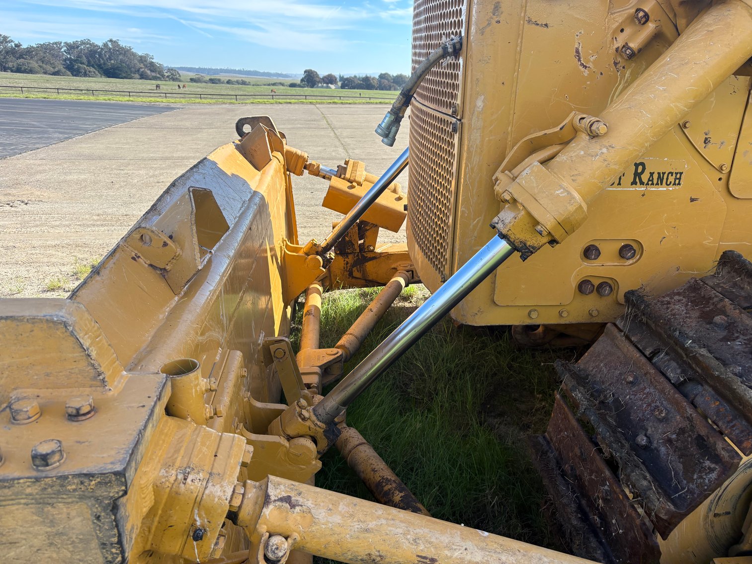 Image for Cat D7G w/ Brush Rake