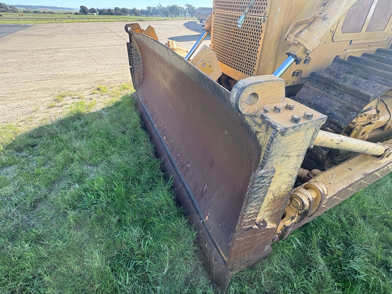 Image for Cat D7G w/ Brush Rake