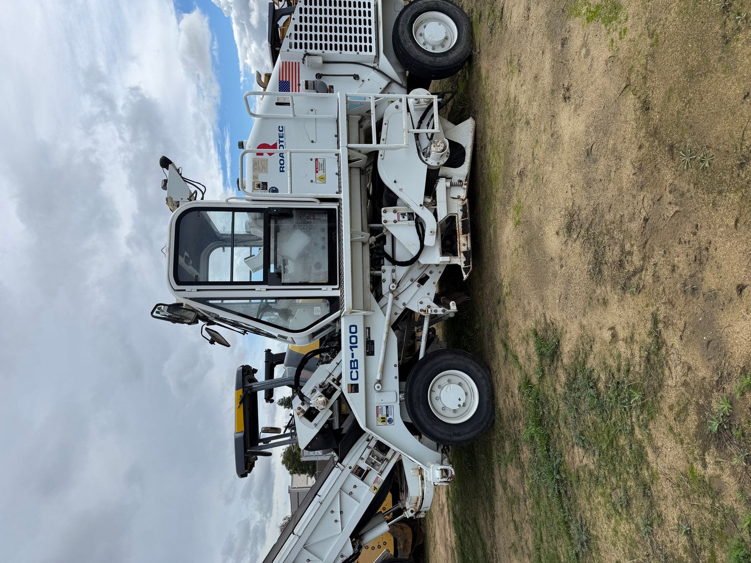 Image for 2017 Roadtec CB-100 Conveyor Broom