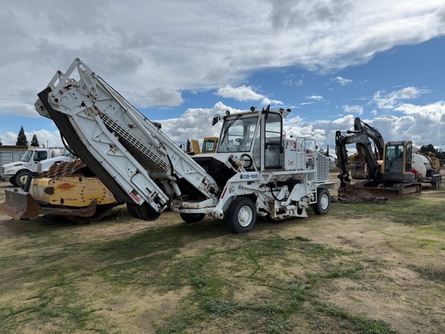 Image for 2017 Roadtec CB-100 Conveyor Broom