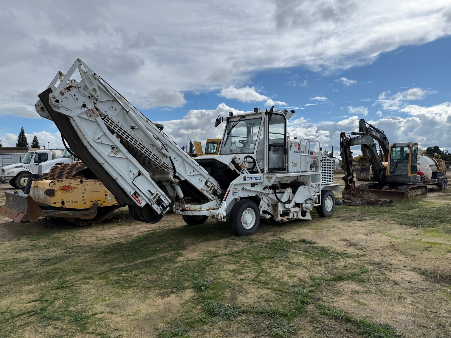 Image for 2017 Roadtec CB-100 Conveyor Broom