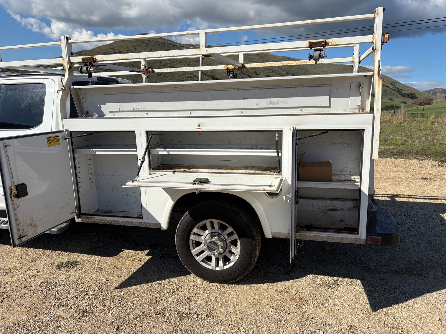 Image for 2017 Ford F350 4X4 XLT Utility Truck