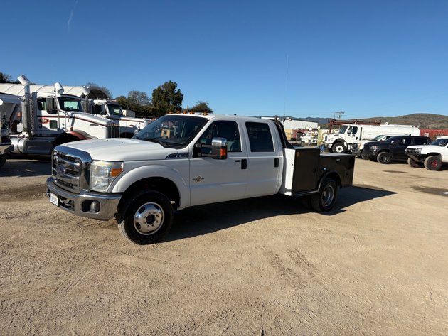 Image for 2013 Ford F350 4X4 XLT Utility Truck
