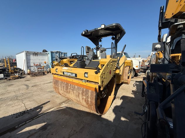 Image for 2010 Caterpillar CB64