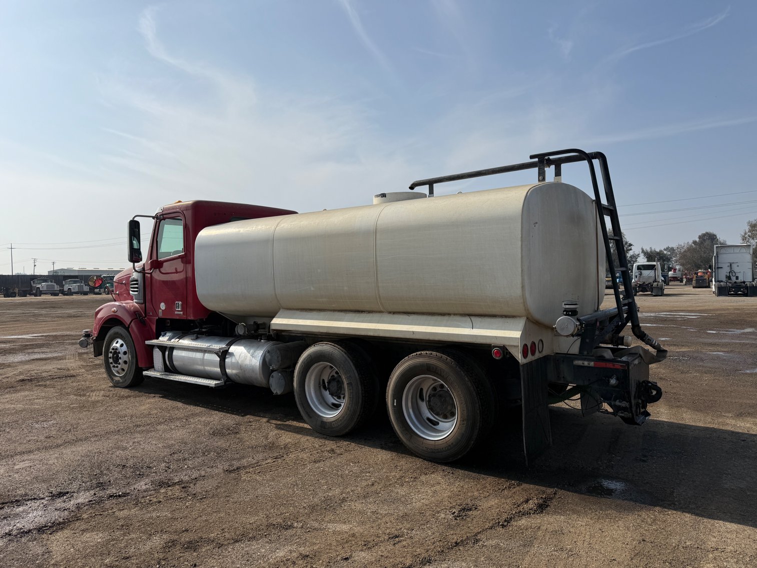 Image for 2011 Freightliner Coronado T/A Water Truck