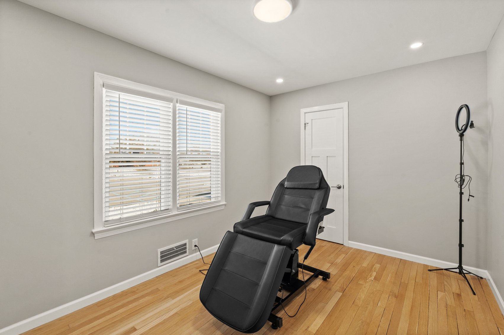 Image for New Albany Commercial Real Estate Auction; 4932 Charlestown Rd; ONLINE AUCTION ONLY