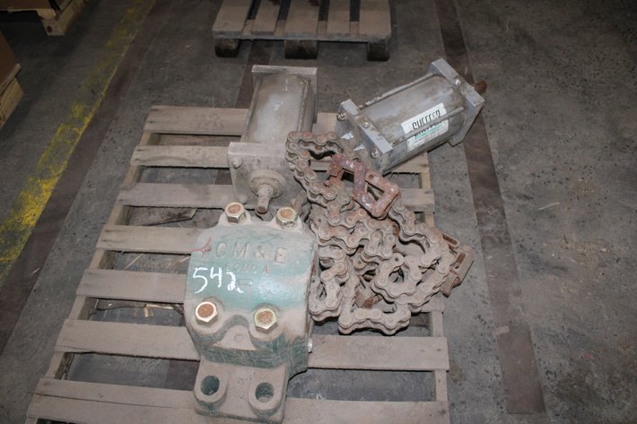 Image for Pallet of Hydraulic cylinders and bearings