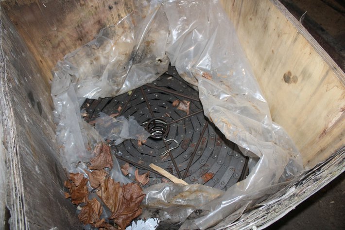 Image for Box and rolls of 81X Chain with Flights