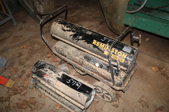 Image for (2) Torpedo Heaters (1) 175,000 BTU