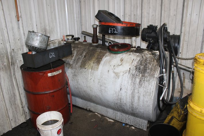 Image for 500 Gallon oil Tank & buckets