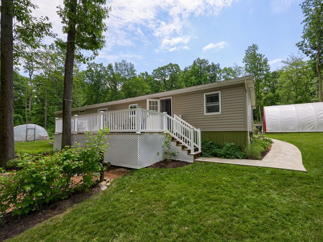 Image for Real Estate Auction For Johnny Lee & Kathryn Riehl